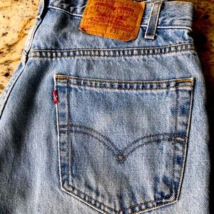 Vintage men’s Levi’s 550 relaxed fit 100% cotton denim jeans 33W x 36L